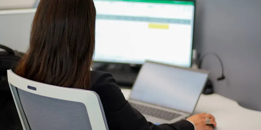 hacer una resta en excel